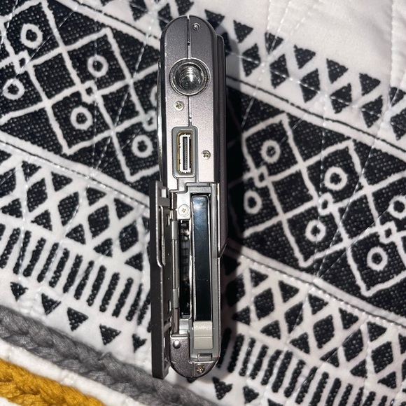 Silver Exilim Digital Camera - Picture 5 of 6